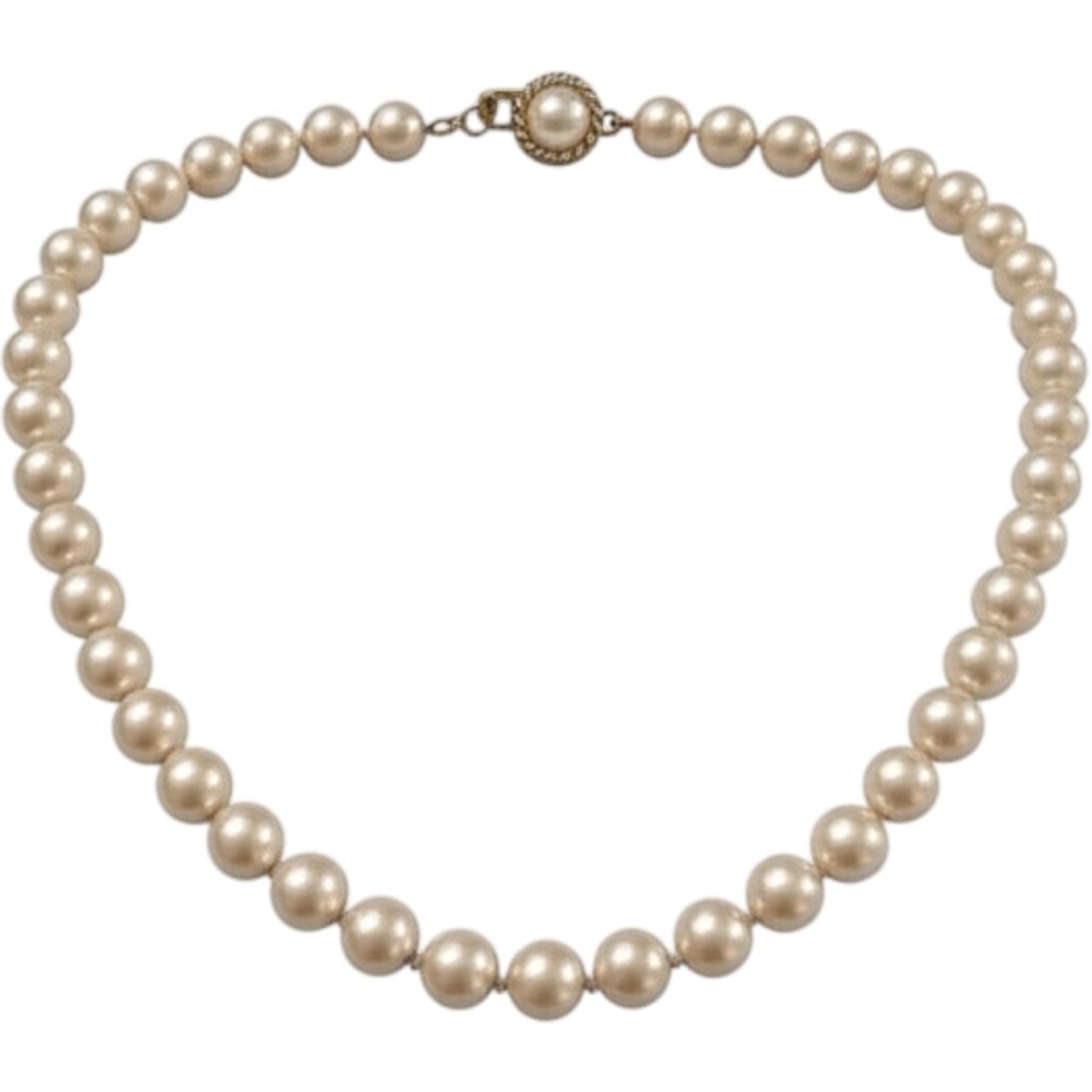 Vintage Timeless Faux Pearl Necklace Ornate Clasp Classic Choker Lux Preppy